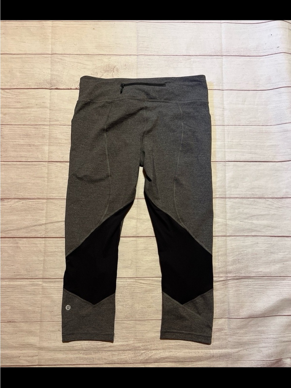 Lululemon Pace Rival crop leggings in a heathered black with side pockets sz 10